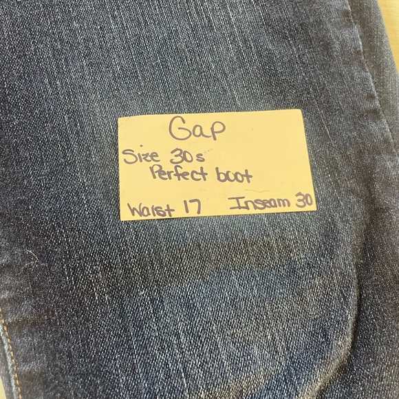 Gap perfect boot, cut jeans - Picture 2 of 4